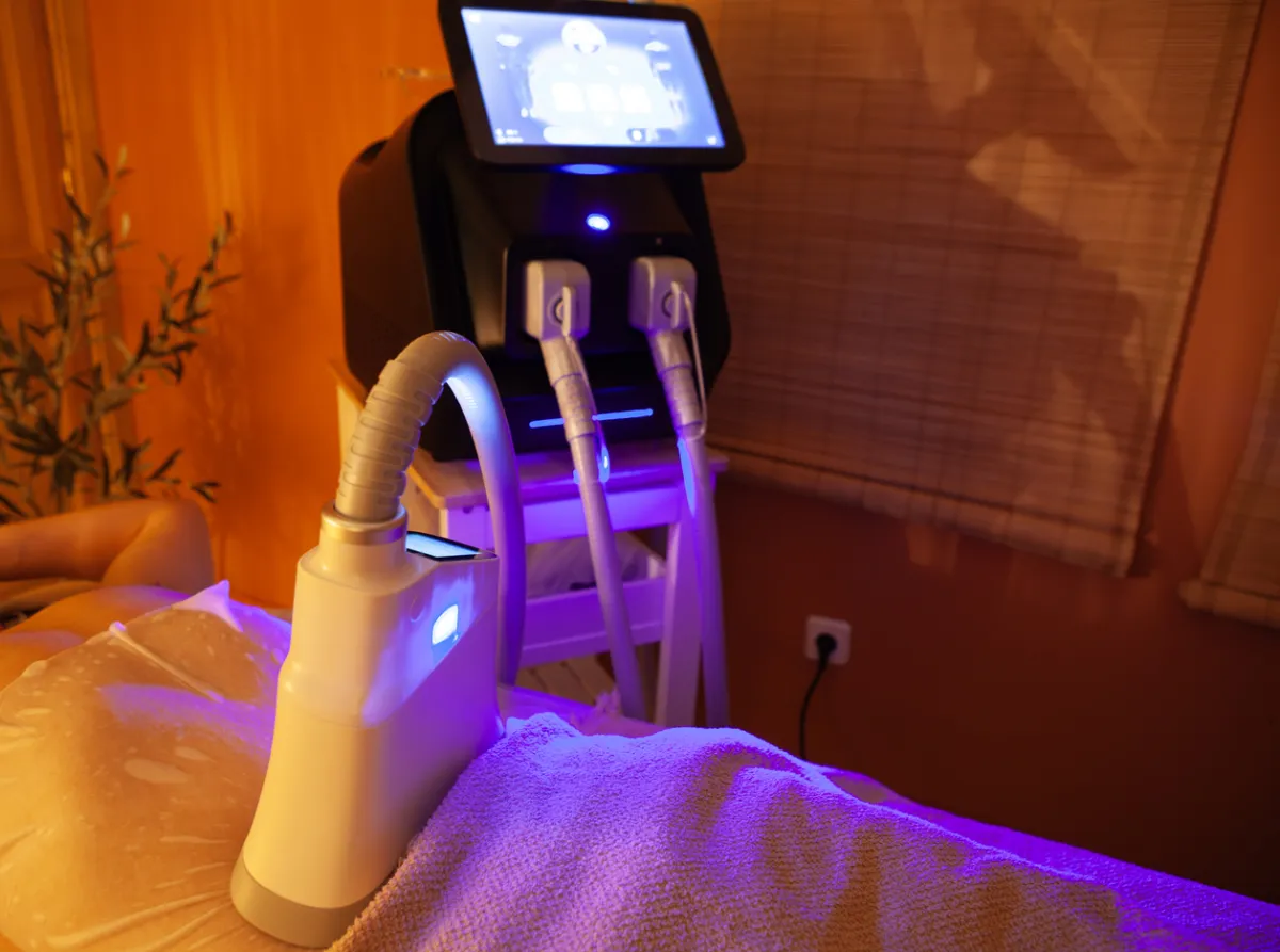 Cabezal de criolipólisis SIWA Cryo Sculpt aplicado sobre grasa localizada